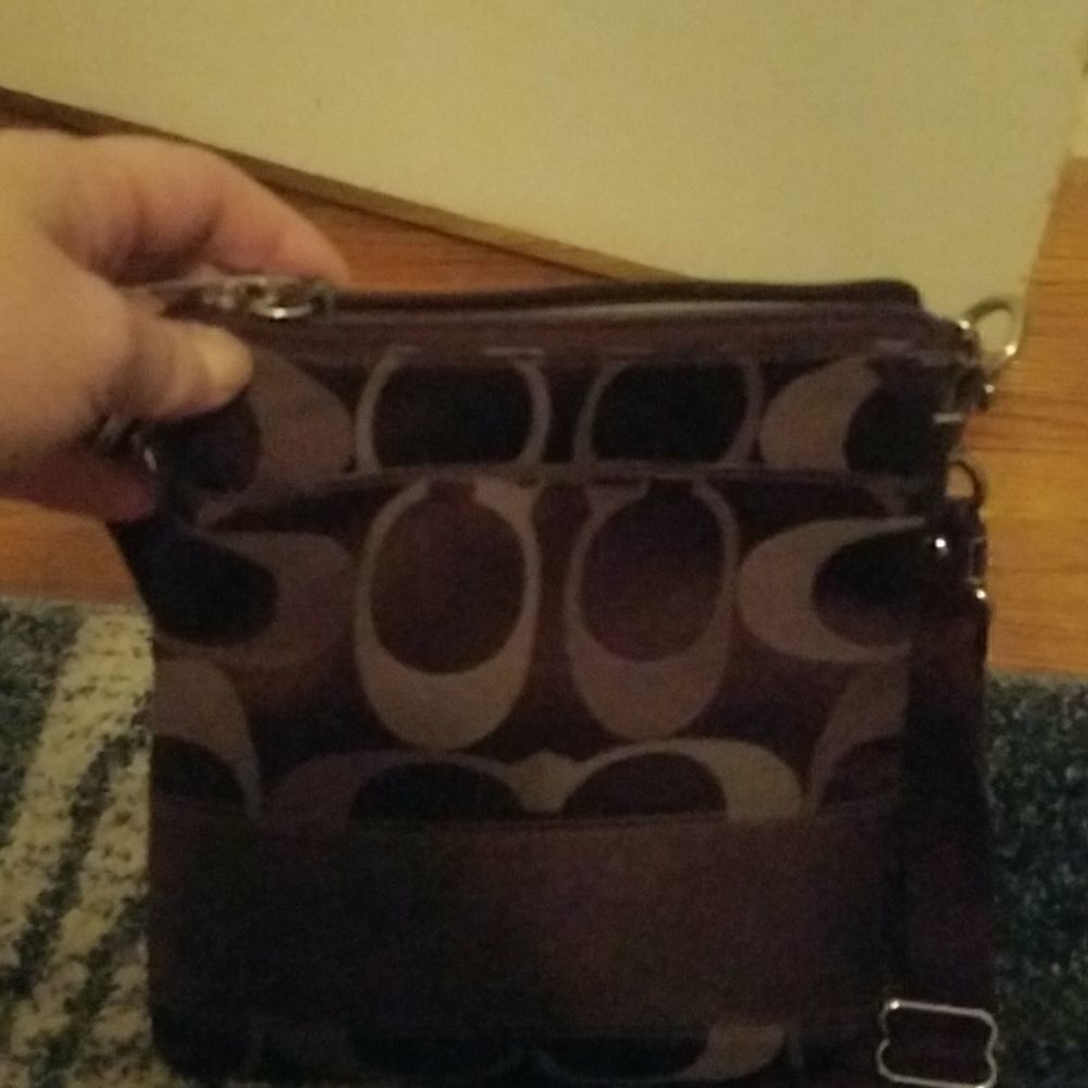 Coach    - Picture 4 of 6
